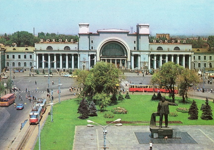 Днепропетровск, привокзальная площадь им. Петровского. 1981 г.