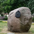 Памятный камень в честь посещения Петром I этих мест.
