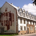 Дом с советской символикой в Советске.