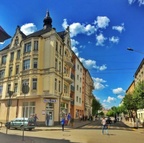 Величественное здание на пешеходной улице Советска.
