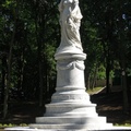 Памятник королеве Луизе в городском парке Советска.