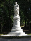 Памятник королеве Луизе в городском парке Советска.
