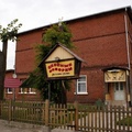 Здание с магазином-кафе в Нестерове.