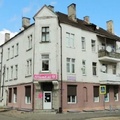 Жилой дом с магазином на пересечении улиц в Нестерове.