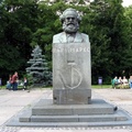 Улица Карла Маркса, памятник Карлу Марксу.