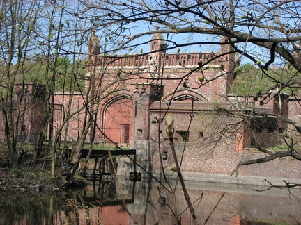 Вид со стороны парка, на Фридландские ворота в 2000-е. 