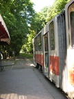 Трамвай на остановке (ул. Коммунальная).