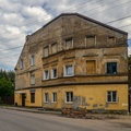 Дом со старой немецкой надписью на фасаде. 